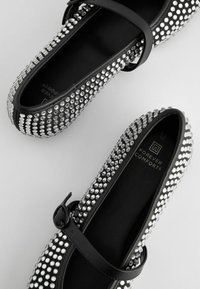 Next WIDE FIT FOREVER COMFORT JEWEL MARY JANE - Pahkluurihmadega baleriinad - black
