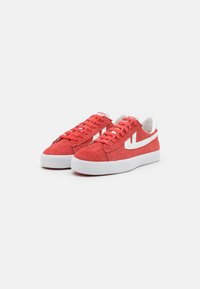 Warrior Shanghai DIME UNISEX - Sapatilhas - off red