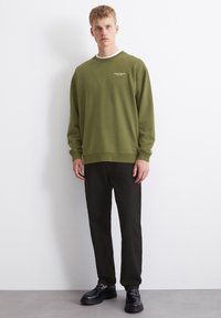 Marc O'Polo DENIM RELAXED AUS REINER - Sweatshirt - capulet olive
