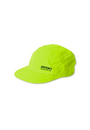 Jasne neónovo žltá Brooks čiapka s krátkym zakriveným šiltom a čiernym textom s nápisom "Brooks Mountain Ultra Trail" na boku.