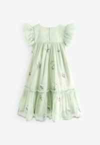 Vaaleanvihreä puuvillamekko, jossa on kerroksellinen hameosa, liehuvat lyhyet hihat ja vaaleanpunaisia sekä vihreitä kukkaompeluksia. Napitus selässä.