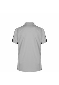Polo shirt grigio con maniche corte, colletto e dettagli neri lungo i lati. Realizzato in tessuto morbido e leggero.
