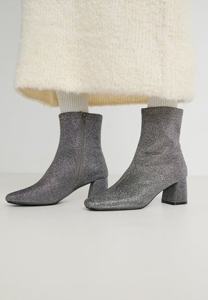 ONLBRIELLE 2 - Ankelboots - silver