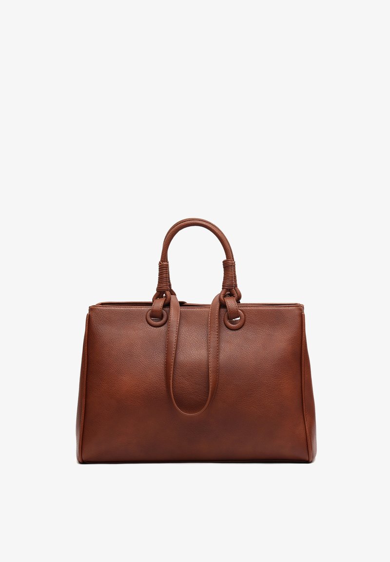 Brązowa skórzana torebka o teksturowanej powierzchni, z dwoma górnymi uchwytami i usztywnionym kształtem. Posiada zaokrąglone metalowe akcenty i brak widocznych zapięć.