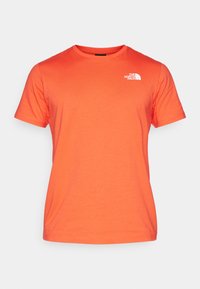 M SS BOX NSE TEE - Apdrukāts T-krekls - crimson orange/black