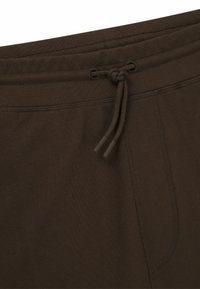 Bruine katoenen joggerbroeken met een elastische tailleband met trekkoord, zijzakken en een soepele, gestructureerde afwerking.