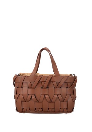 Pruun nahast käekott laiate punutud rihmade, topelt käepidemete ja pehme beežika sisemusega, mis on nähtav ülemise avamise juures.