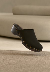 Non sélectionné, black