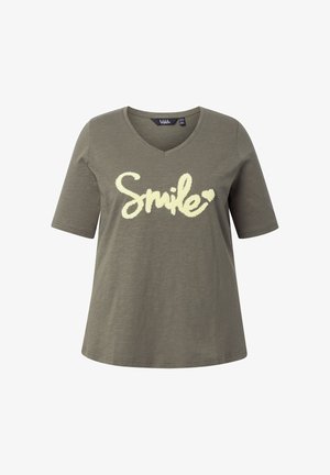 Ulla Popken, SMILE SHORT SLEEVE GRAPHIC TEE - T-shirt imprimé - loden green