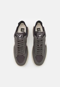 Veja V-12 - Sapatilhas - grafite/white
