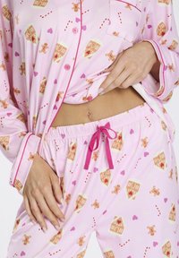 Loungeable CHRISTMAS GINGERBREAD  SET - Conjunto de pijama - pink