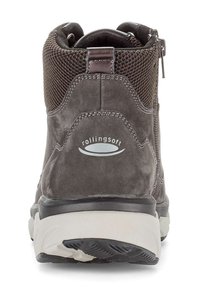 Grijze halfhoge schoen met een bovenwerk van suede, een meshpaneel en een achterrits. Opvallend "rollingsoft" logo op de hiel en een gestructureerde rubberen zool.