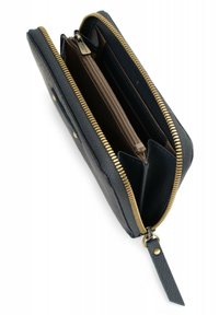 Portafoglio in pelle blu navy con zip dorata, due scomparti e numerosi slot per carte. Superficie testurizzata, forma rettangolare compatta.