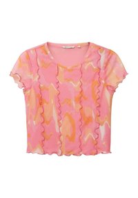 Top rosa transparente con patrones abstractos en naranja y blanco en forma de olas. Tiene mangas cortas con volantes y un escote redondo. Tela ligera.