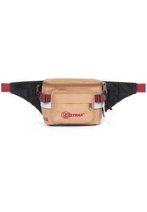 Sac banane Eastpak beige et noir avec boucles rouges, poche zippée à l'avant, compartiment principal zippé et logo de la marque à l'avant.