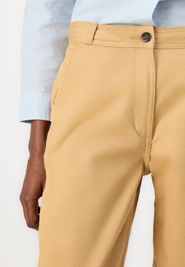 CLAREMONT CLASSIC PANTS - Trousers - light wheat boot3