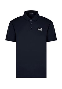 Camisa polo azul marino con cuello acanalado, tapeta de tres botones y logotipo de EA7 en el lado izquierdo del pecho. Tejido suave con mangas cortas.