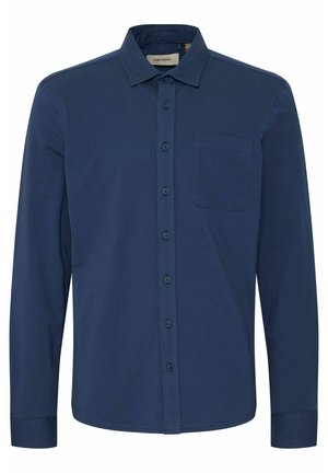 Temno modra srajca z dolgimi rokavi iz mehkega blaga, z gumbom spredaj, ovratnikom in enim žepom na prsih.