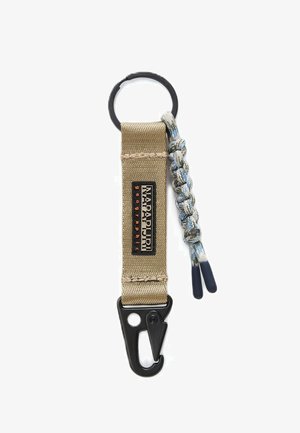 Sleutelhanger van beige stof met een zwarte metalen karabijnhaak, met een gevlochten blauw-grijze accent en een logo-label met de naam "Napapijri".