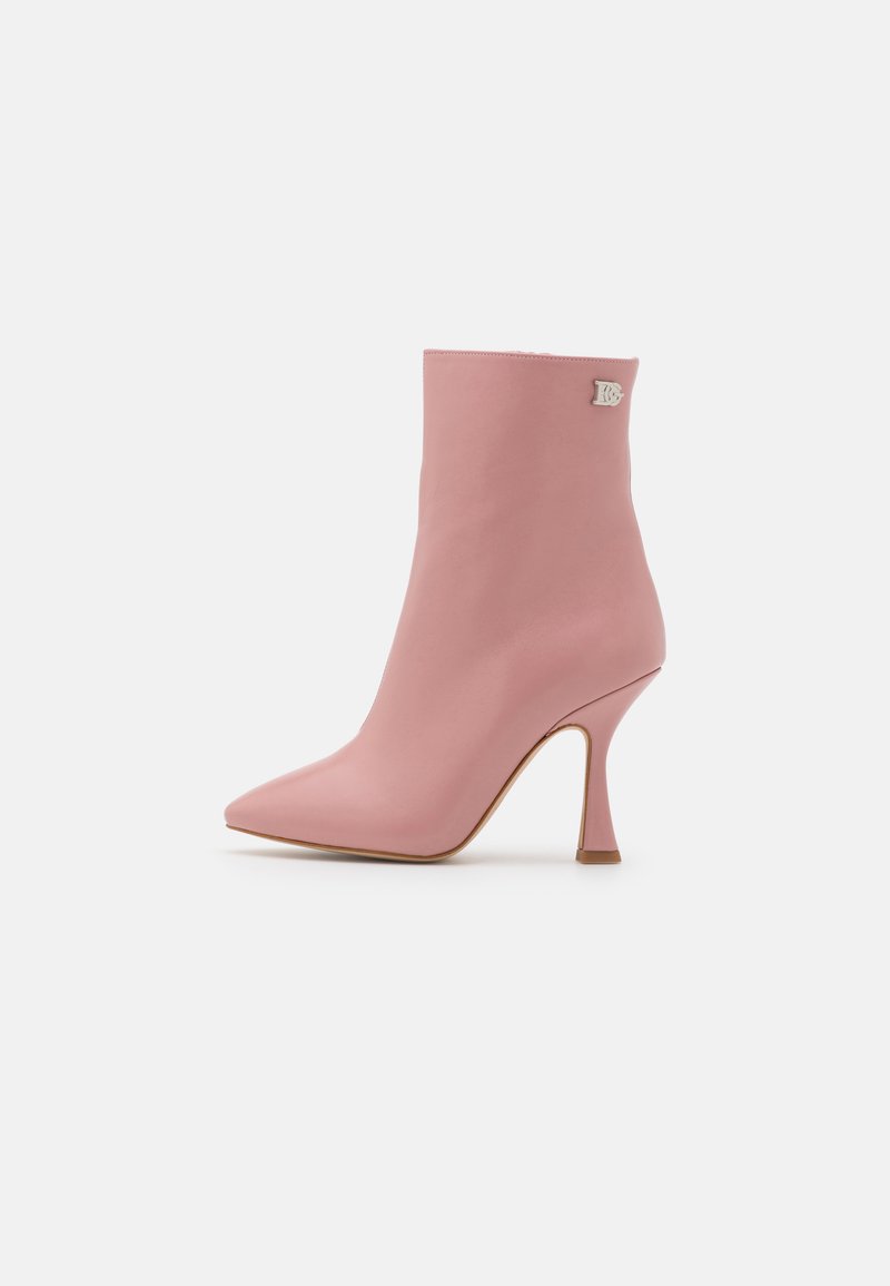 Blugirl Enkellaarsjes met hoge hak roze Blugirl Enkellaarsjes met hoge hak roze