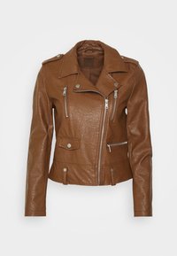 Veste de moto en cuir synthétique marron avec un col cranté, des épaulettes, deux poches avant zippées et des détails à boutons-pression.