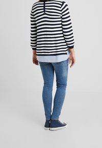 Seraphine Maglione - dark blue