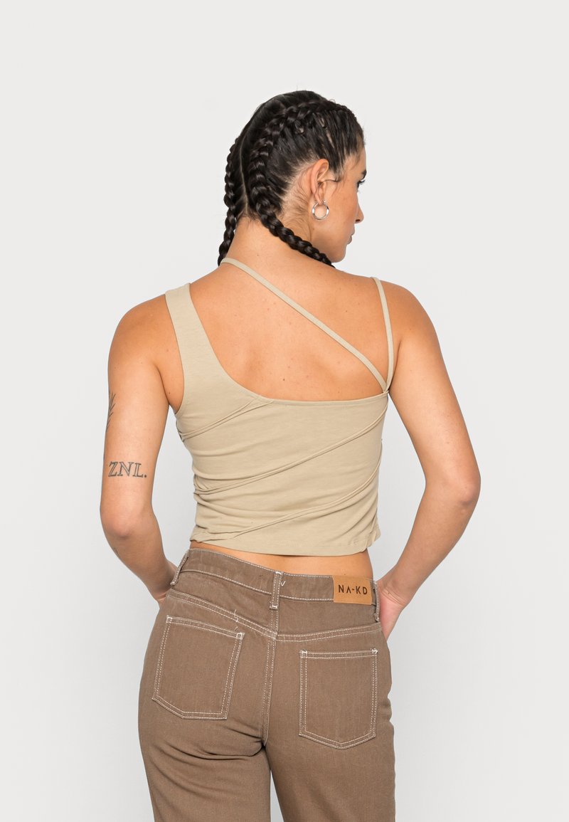 Damen T-Shirts | NA-KD ASYMMETRIC STRAP SINGLET Top beige - NY30785 Damen T-Shirts | NA-KD ASYMMETRIC STRAP SINGLET Top beige - NY30785
