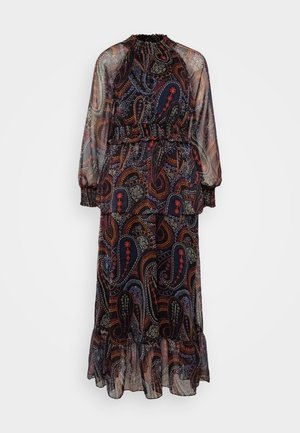 Vestido largo y transparente con un estampado de paisley que presenta acentos en azul oscuro, rojo y blanco. La cintura elástica y el dobladillo con volantes añaden textura.