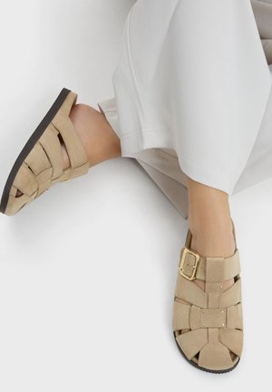 Bershka Matalakantaiset pistokkaat - taupe