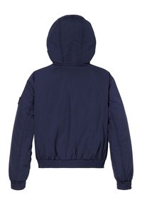 Giacca blu navy con cappuccio, realizzata in tessuto leggero. Presenta polsini e orlo elasticizzati. Tessuto liscio senza motivi o dettagli visibili.