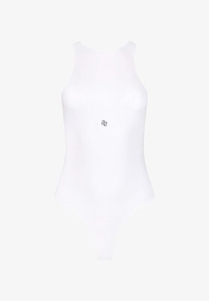 Witte bodysuit met een hoge hals en mouwloos ontwerp. Heeft een subtiele logo gecentreerd onder de halslijn, gemaakt van gladde stof.
