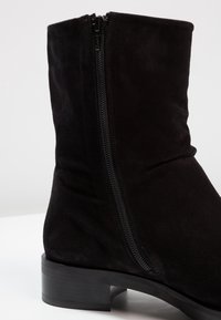 Högl Botines - black