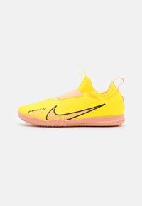 Nike Performance JR ZOOM MERCURIAL VAPOR 15 ACADEMY UNISEX - Indoor-Fußballschuhe - yellow strike/sunset glow/volt ice