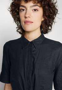 Lauren Ralph Lauren CLASSIC LINEN DRESS - Vestido camiseiro - lauren navy