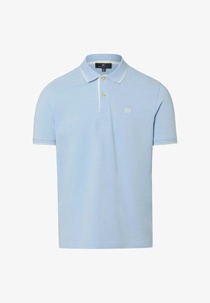 Polo bleu clair à manches courtes avec bordure blanche sur le col et les poignets, deux boutons, et un petit logo blanc sur la poitrine.