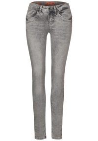 Šedé skinny džíny vyrobené z denimu s hladkou strukturou. Obsahují pět kapes a zapínání na knoflík v pase se švy jako akcenty.