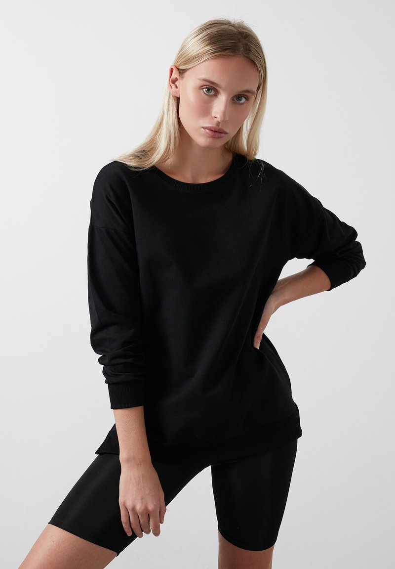 LELA CREW NECK - Sportska majica - black