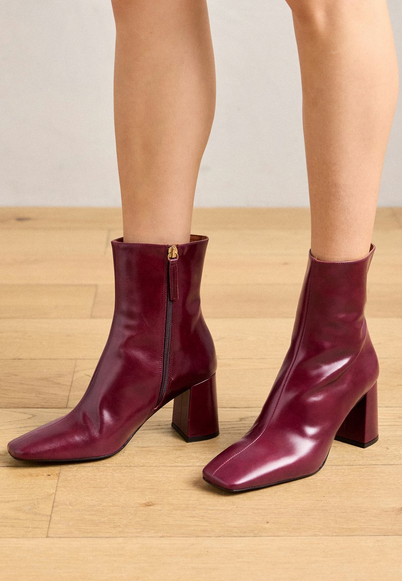 Igi&co Beatles Stivaletto donna - in pelle bordeaux - Sebastiano Calzature Igi&co Beatles Stivaletto donna - in pelle bordeaux - Sebastiano Calzature