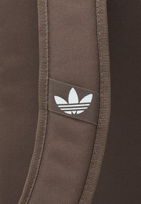 adidas Originals ADICOLOR - Zaino - earth strata