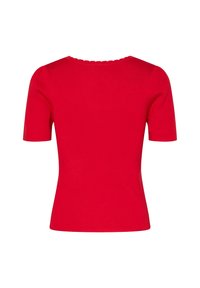 T-shirt fitted rosso con maniche corte a sbuffo, scollatura a onde e una texture liscia e elastica. Vista posteriore mostrata.
