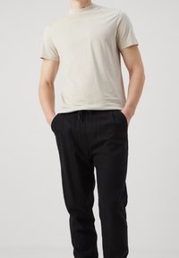Pier One Kalhoty - black