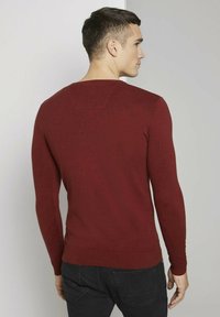 TOM TAILOR V NECK  - Strickpullover - dark chili melange