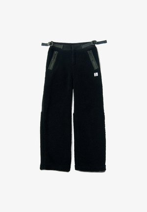 Schwarze Fleece-Hosen mit weitem Bein. Verfügt über einen verstellbaren Gürtel, zwei Reißverschlusstaschen und ein kleines Logo-Patch auf der Vorderseite.