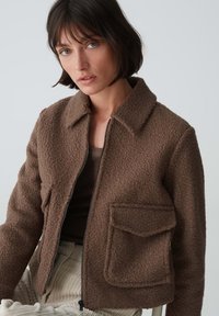 Thumbnail Image 6