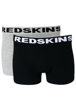 Twee paar mannenboxershorts: één zwart en één grijs, beide met elastische taillebanden met "REDSKINS" in vette witte letters.