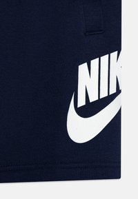 Nike Sportswear CLUB UNISEX - Calções - midnight navy/white