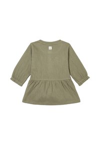 Langärmliges Kleid in olivgrün, strukturiertem Stoff, geraffter Taille und ausgestelltem Rock. Die Rückansicht zeigt einen gerundeten Ausschnitt und elastische Manschetten.
