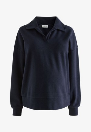 Temno modra pulover majica s polo ovratnikom v obliki črke V, dolgimi rokavi in rebrastimi manšetami. Mehka tekstura z udobnim krojem in minimalističnim dizajnom.