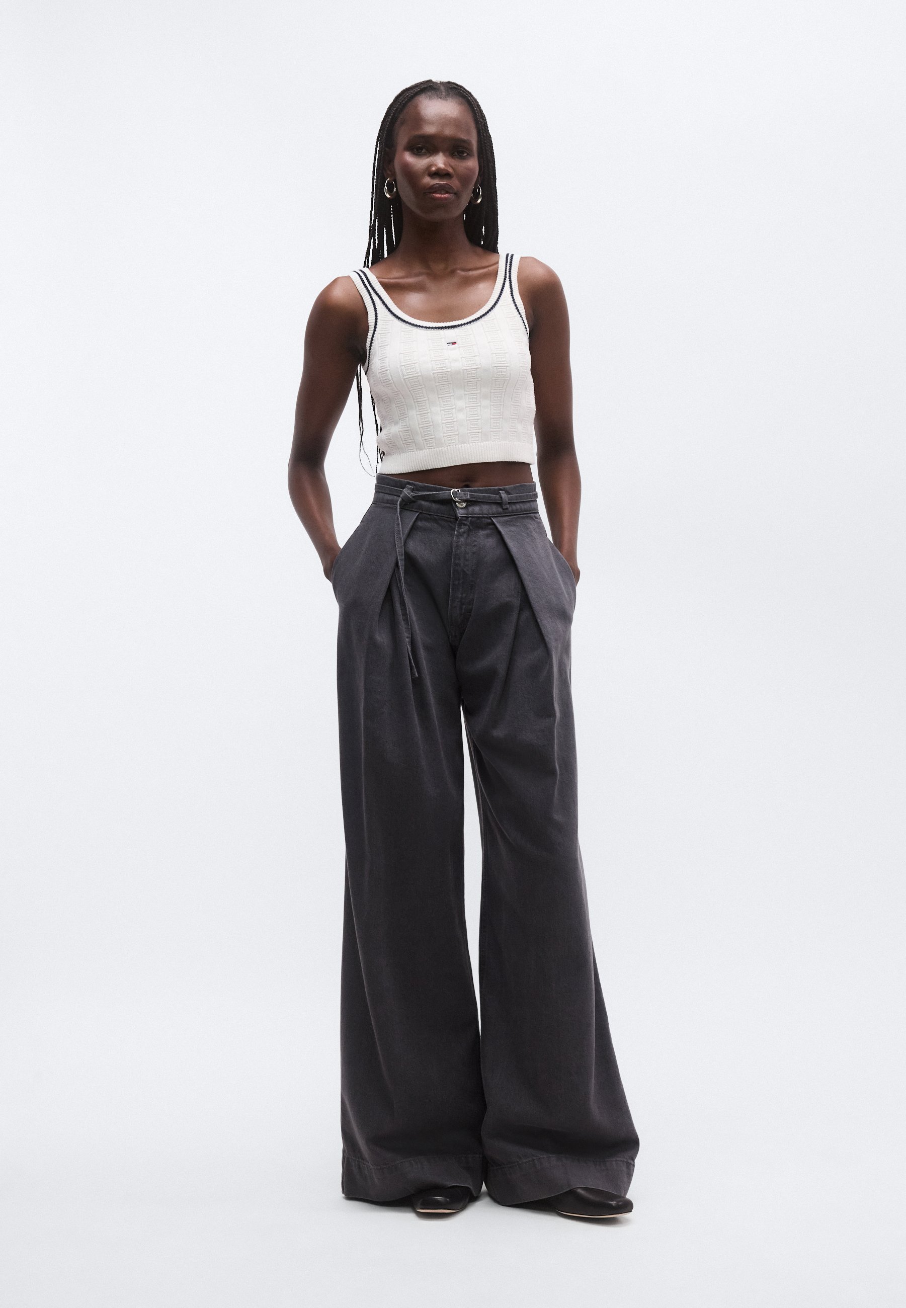 Tommy Jeans FLAG CABLE KNIT CROPPED TANK TOP - Top - ancient white
