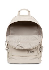 Zaino beige con una grande apertura, tasca frontale con zip e spallacci regolabili. Realizzato in tessuto resistente con una finitura liscia.